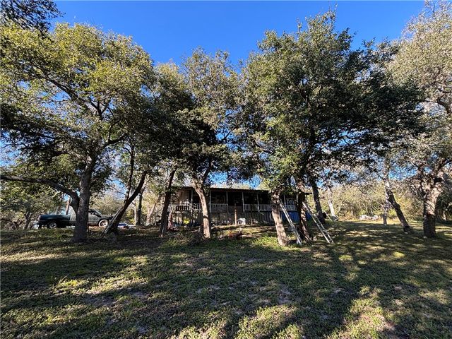 2168 River Oaks, Skidmore, TX 78389