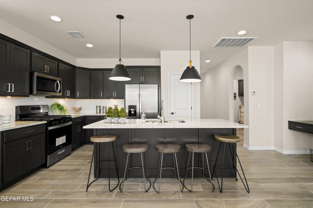 720 Cedarwood Avenue, Horizon City, TX 79928