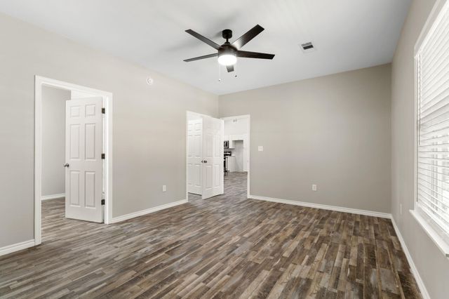 194 Pine Needle St, Onalaska, TX 77360