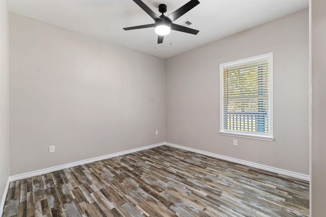 194 Pine Needle St, Onalaska, TX 77360