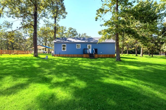 194 Pine Needle St, Onalaska, TX 77360
