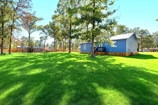 194 Pine Needle St, Onalaska, TX 77360