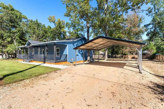 194 Pine Needle St, Onalaska, TX 77360