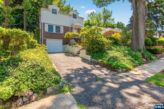 185 Reldyes Avenue, Leonia, NJ 07605
