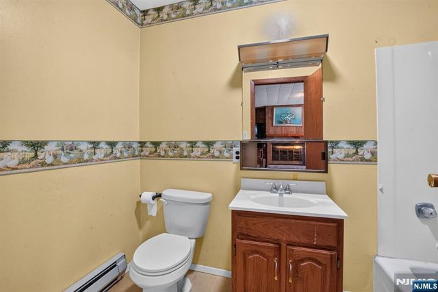 185 Reldyes Avenue, Leonia, NJ 07605