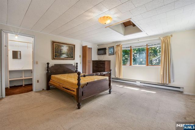 185 Reldyes Avenue, Leonia, NJ 07605