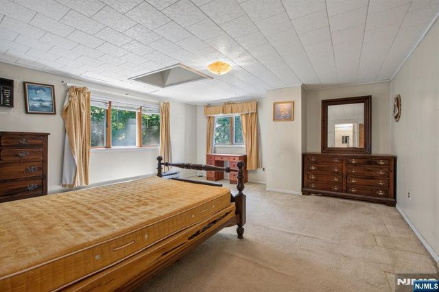 185 Reldyes Avenue, Leonia, NJ 07605