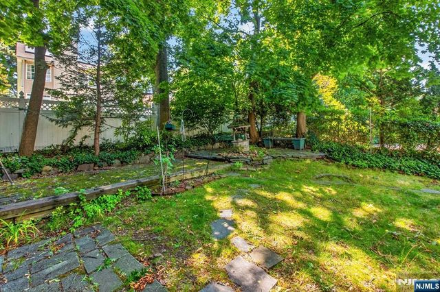185 Reldyes Avenue, Leonia, NJ 07605
