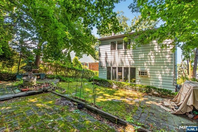 185 Reldyes Avenue, Leonia, NJ 07605