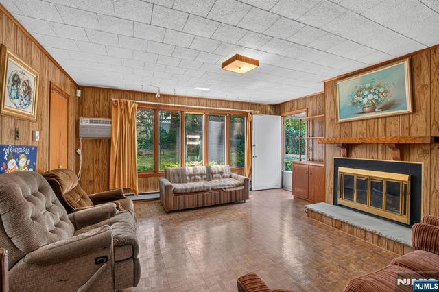 185 Reldyes Avenue, Leonia, NJ 07605