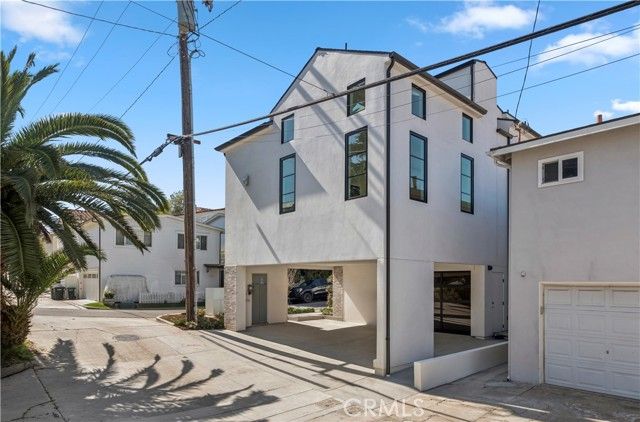 700 Iris, Corona Del Mar (newport Beach), CA 92625