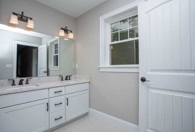 37 Metacomet Rd 37, West Bridgewater, MA 02379