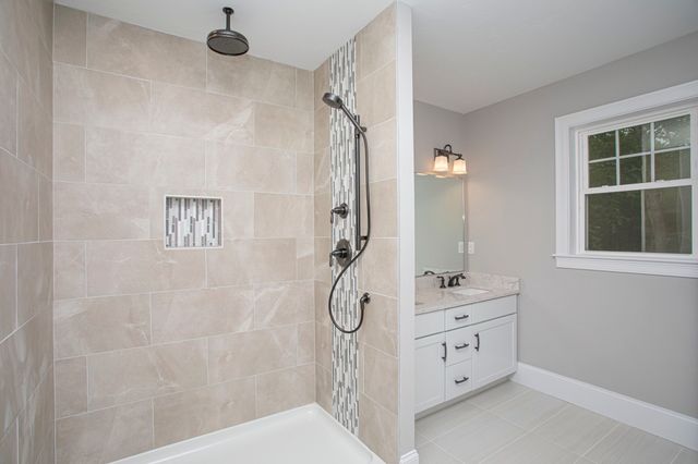37 Metacomet Rd 37, West Bridgewater, MA 02379