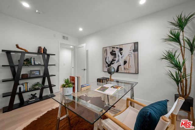 5301 Yarmouth Avenue 2, Encino (los Angeles), CA 91316