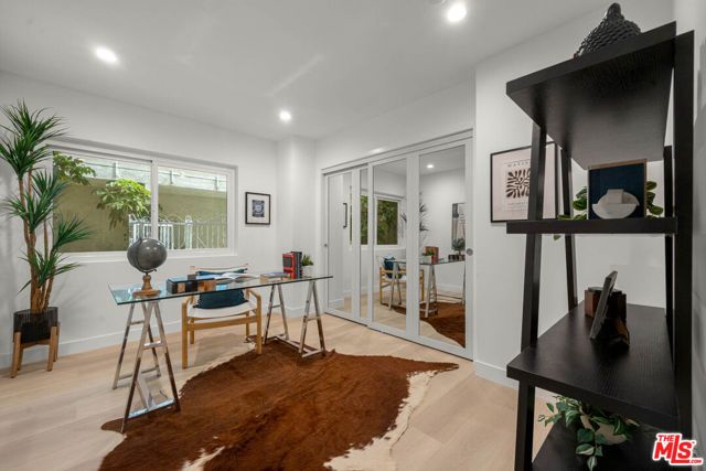 5301 Yarmouth Avenue 2, Encino (los Angeles), CA 91316