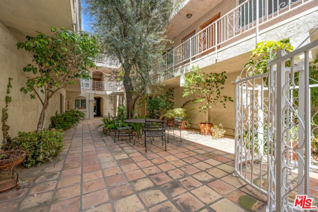5301 Yarmouth Avenue 2, Encino (los Angeles), CA 91316