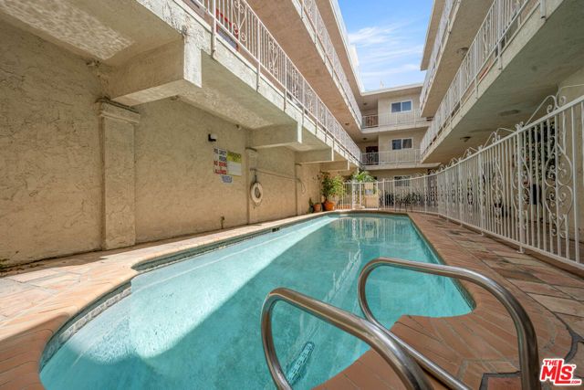 5301 Yarmouth Avenue 2, Encino (los Angeles), CA 91316