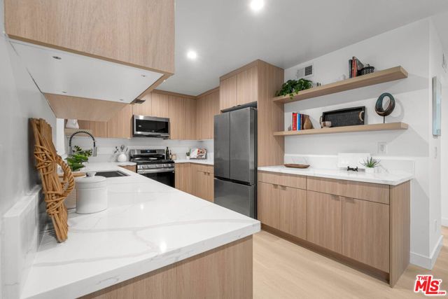 5301 Yarmouth Avenue 2, Encino (los Angeles), CA 91316