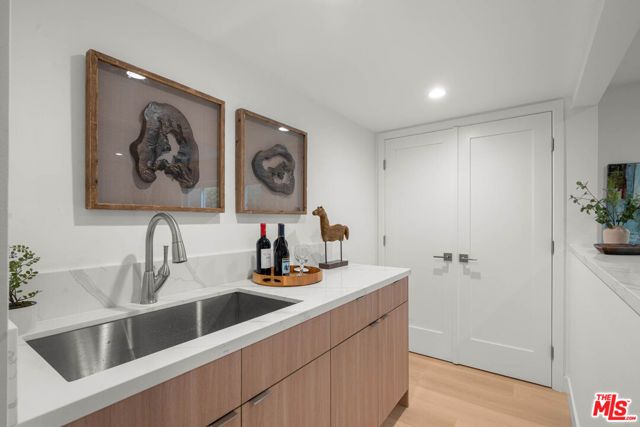 5301 Yarmouth Avenue 2, Encino (los Angeles), CA 91316