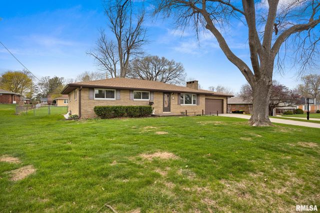 604 S ELM Street, Washington, IL 61571