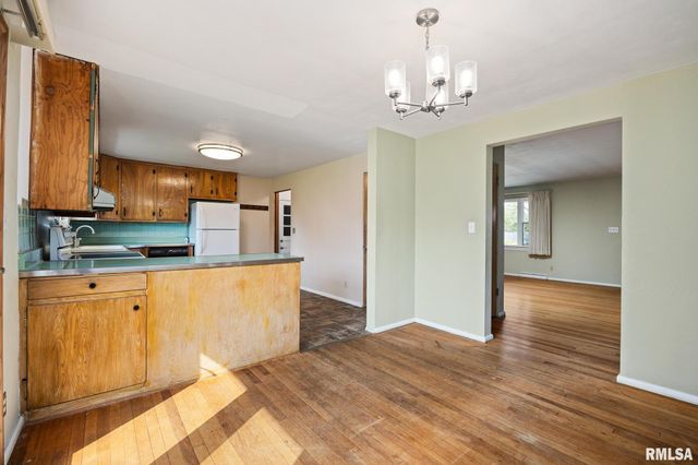 604 S ELM Street, Washington, IL 61571