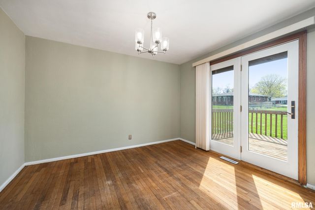 604 S ELM Street, Washington, IL 61571