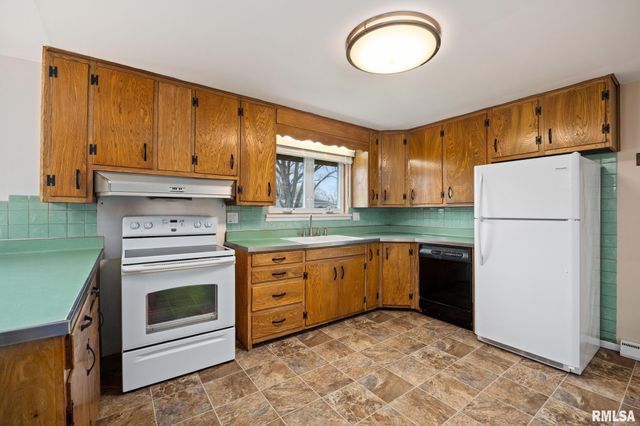 604 S ELM Street, Washington, IL 61571