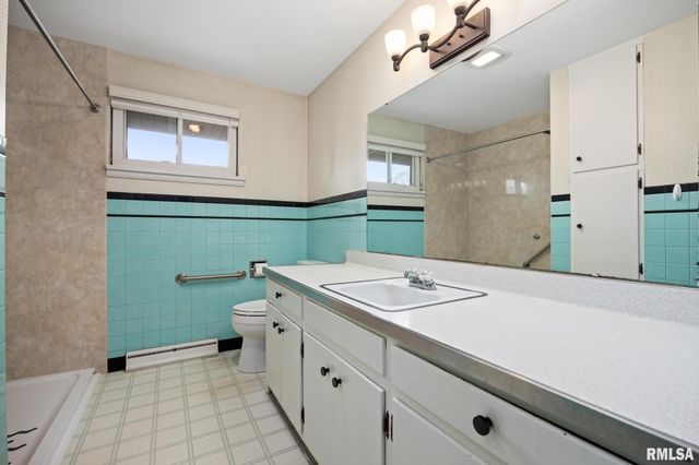 604 S ELM Street, Washington, IL 61571