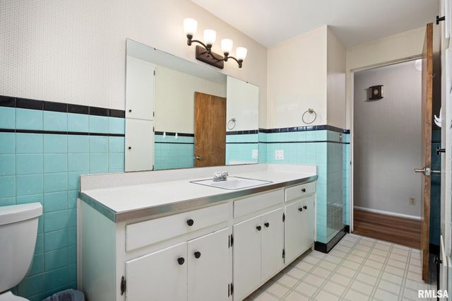 604 S ELM Street, Washington, IL 61571