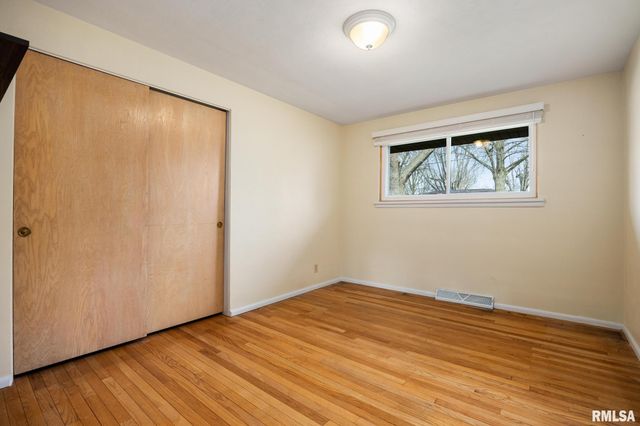 604 S ELM Street, Washington, IL 61571