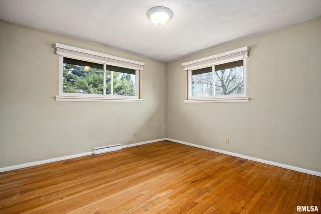 604 S ELM Street, Washington, IL 61571