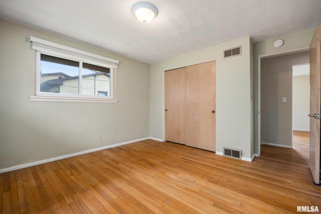 604 S ELM Street, Washington, IL 61571