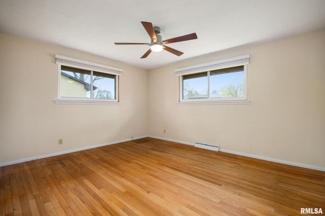 604 S ELM Street, Washington, IL 61571