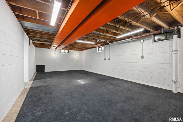 604 S ELM Street, Washington, IL 61571