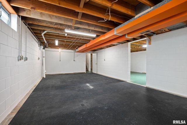 604 S ELM Street, Washington, IL 61571