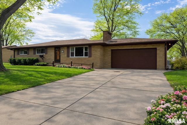 604 S ELM Street, Washington, IL 61571