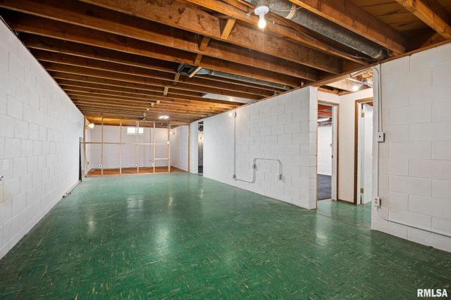 604 S ELM Street, Washington, IL 61571