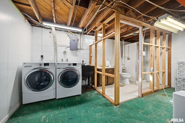 604 S ELM Street, Washington, IL 61571