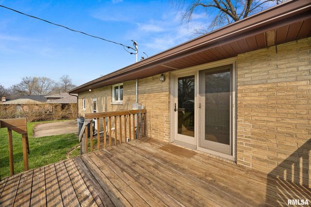 604 S ELM Street, Washington, IL 61571