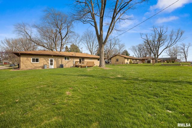 604 S ELM Street, Washington, IL 61571