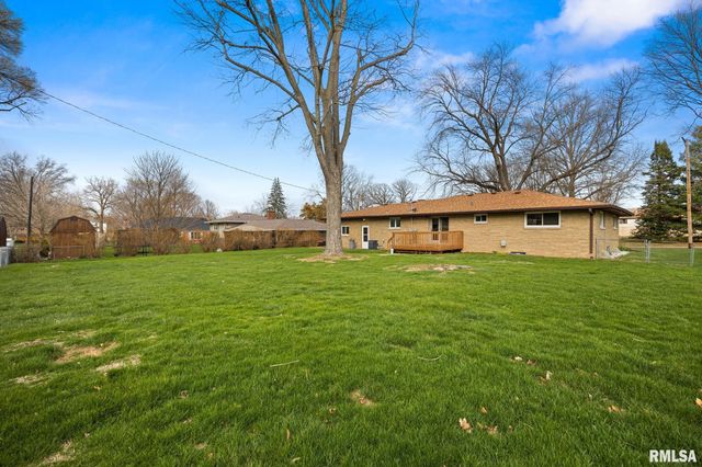 604 S ELM Street, Washington, IL 61571