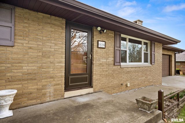 604 S ELM Street, Washington, IL 61571