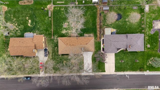 604 S ELM Street, Washington, IL 61571