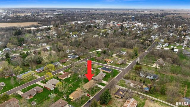 604 S ELM Street, Washington, IL 61571