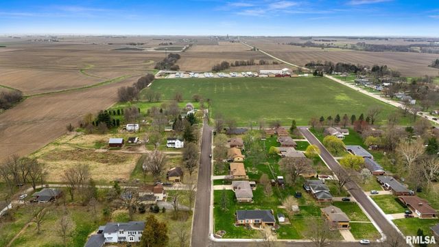 604 S ELM Street, Washington, IL 61571