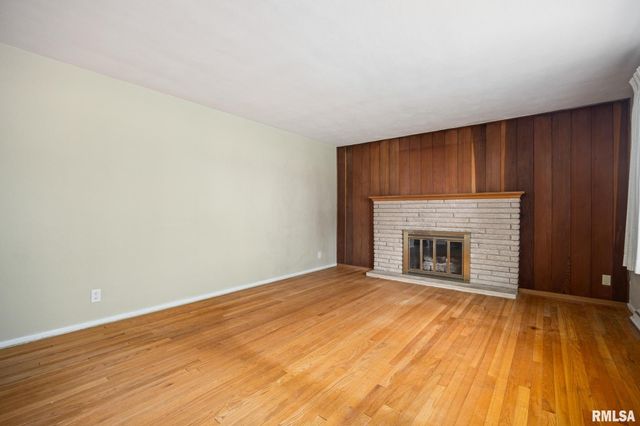 604 S ELM Street, Washington, IL 61571