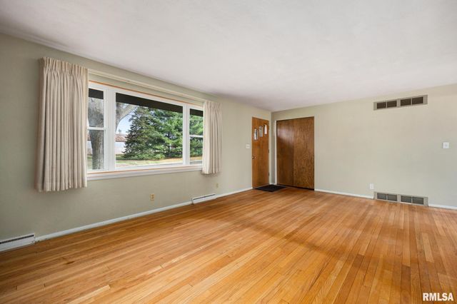 604 S ELM Street, Washington, IL 61571