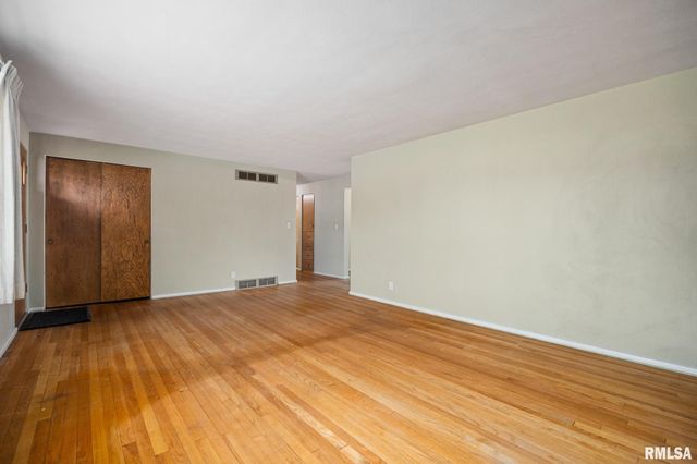 604 S ELM Street, Washington, IL 61571