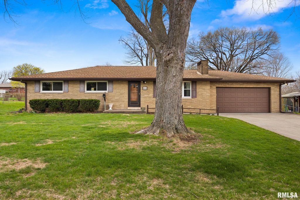 604 S ELM Street, Washington, IL 61571