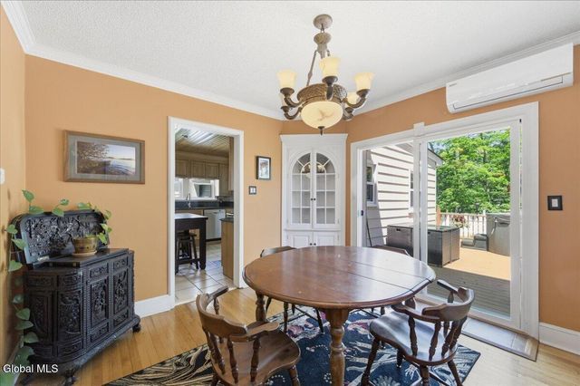 11 Freeman Road, Albany, NY 12208